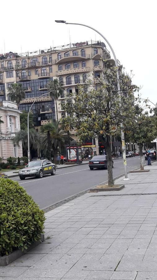 Apartament In The Centre Батуми Экстерьер фото