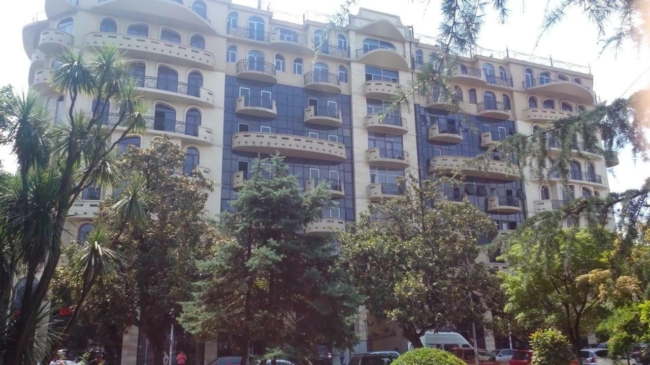 Apartament In The Centre Батуми Экстерьер фото